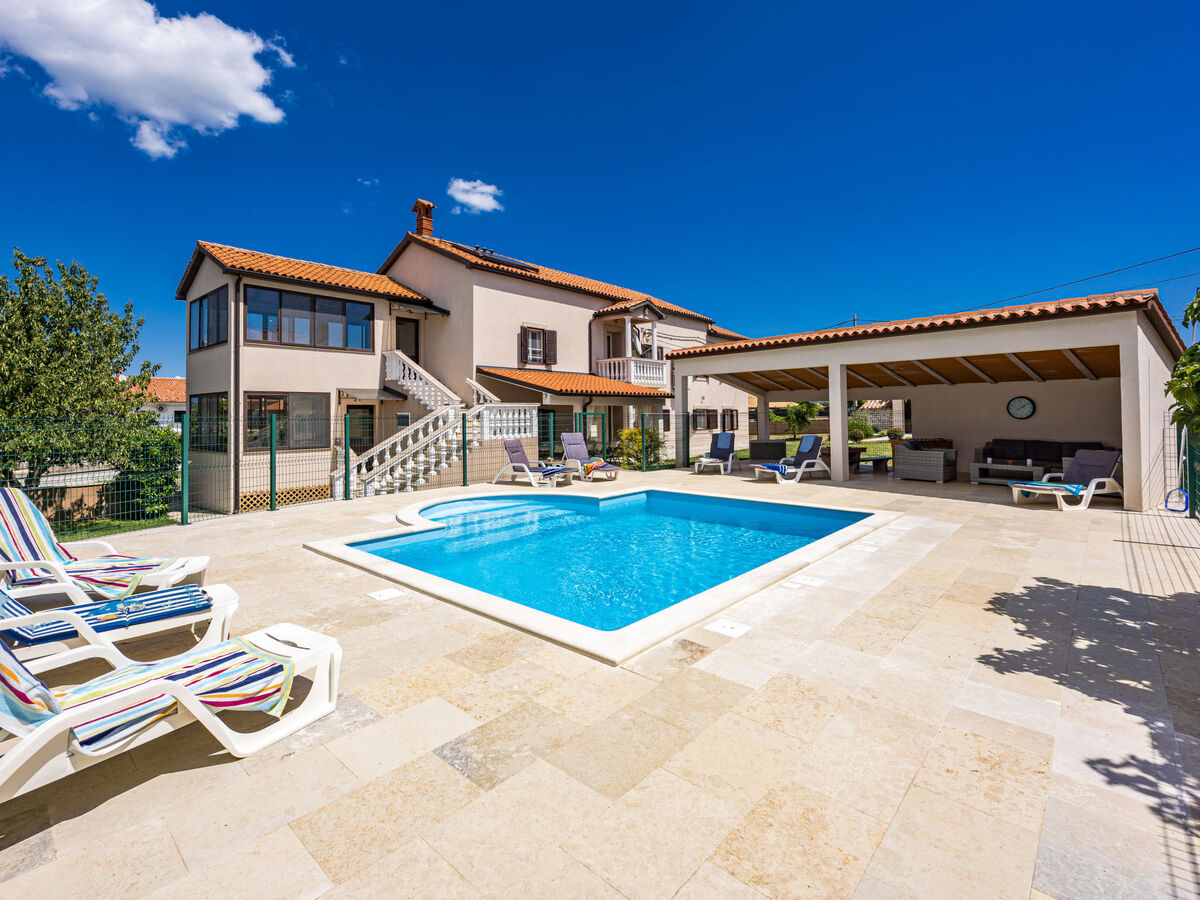 Susan & David, maison 6 chambres avec piscine à Barban - Photo 52