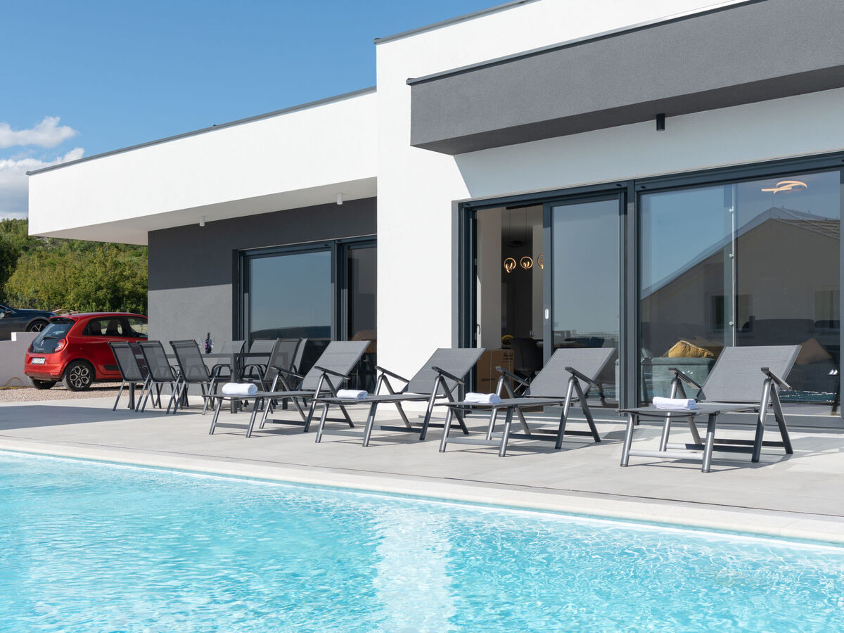 Villa Sime à Maslenica : piscine privée et terrasse vue mer - Photo 2