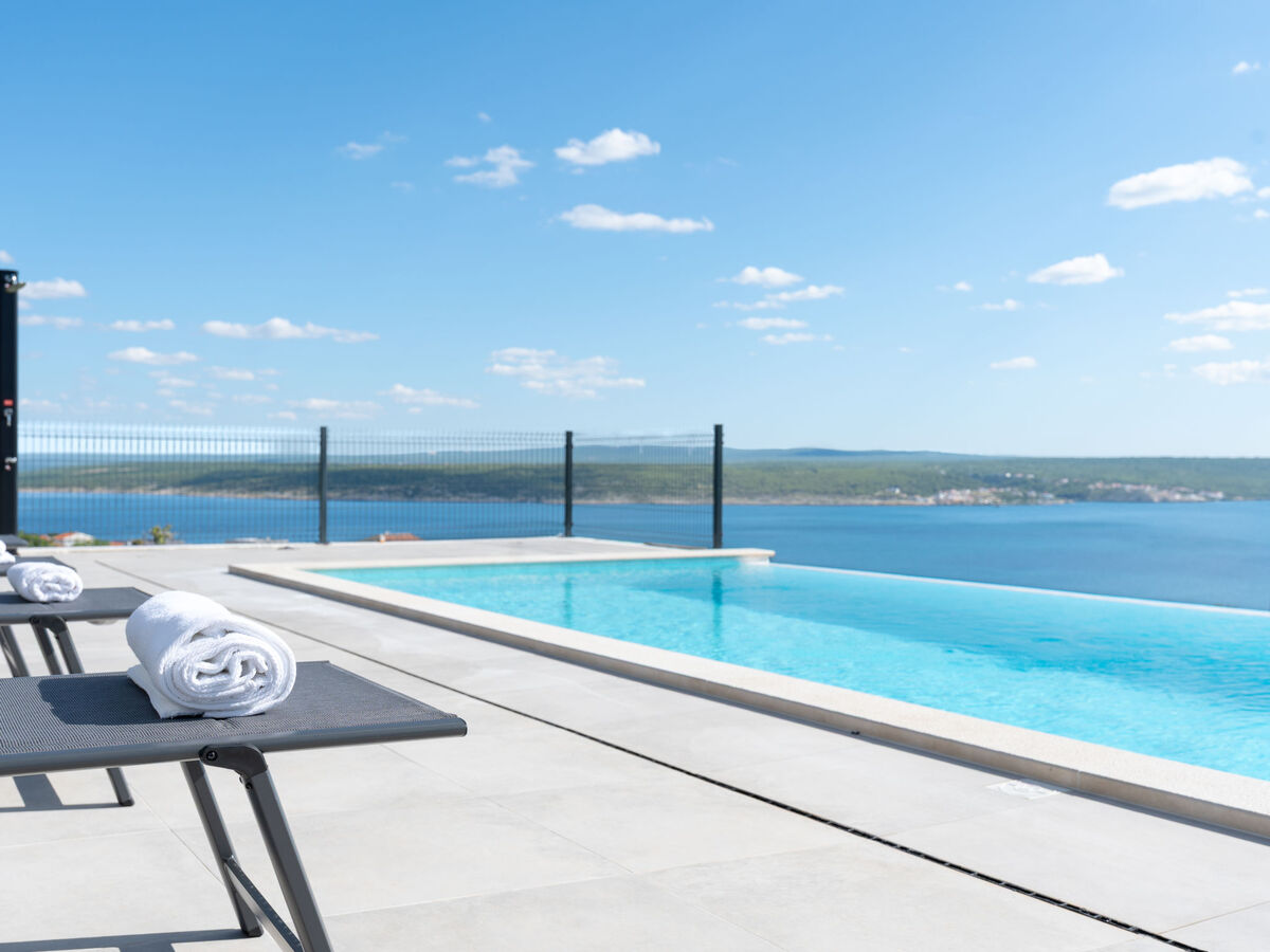 Villa Sime à Maslenica : piscine privée et terrasse vue mer - Photo 3