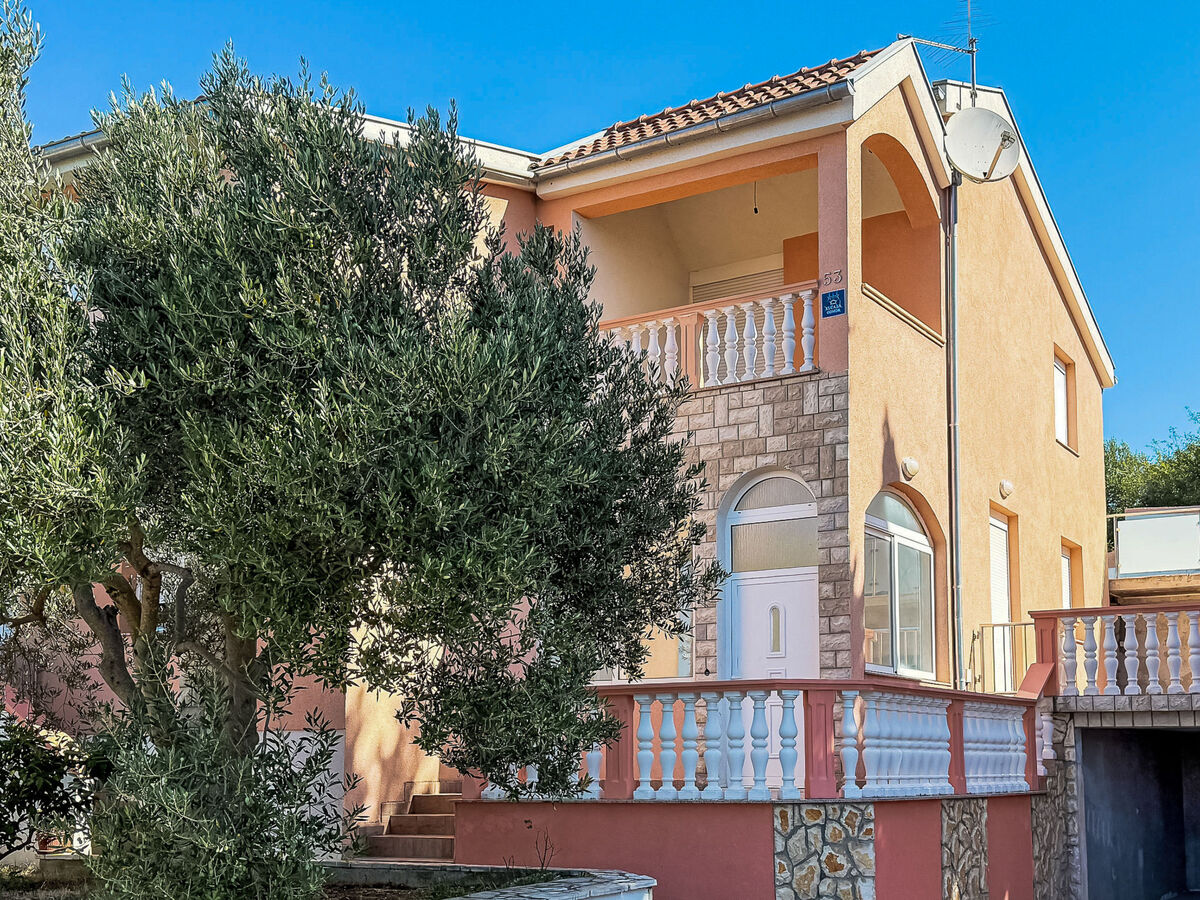 Maison Maja à Maslenica, piscine privée face à la mer - Photo 3
