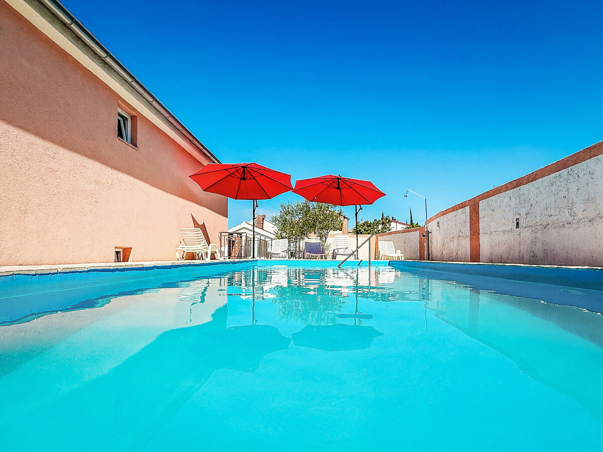 Maison Maja à Maslenica, piscine privée face à la mer - Photo 8