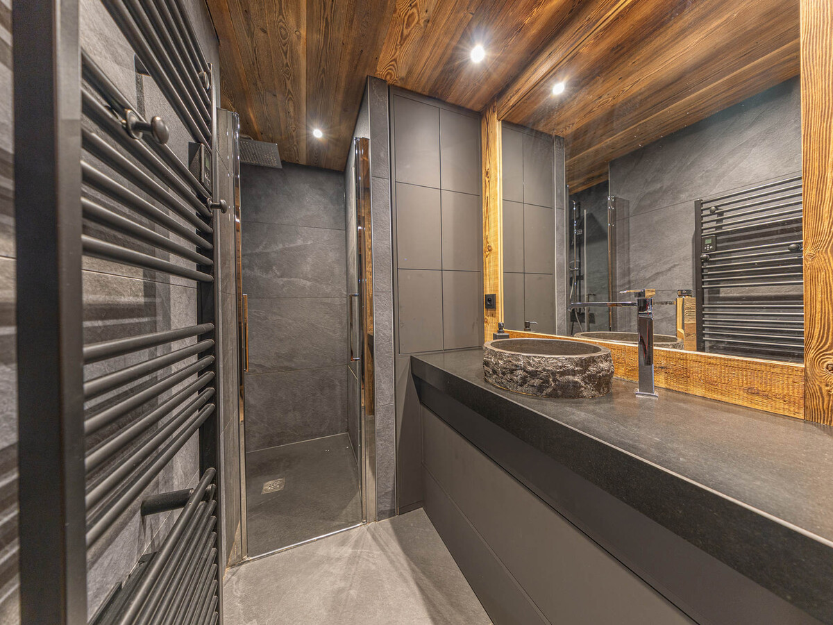 Appartement 55m² rénové, 6 personnes, 2 balcons à Val-d'Isère - Photo 11