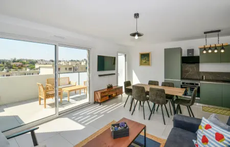 Appartement 2 chambres Cannes, terrasse et vue montagnes : photo 2