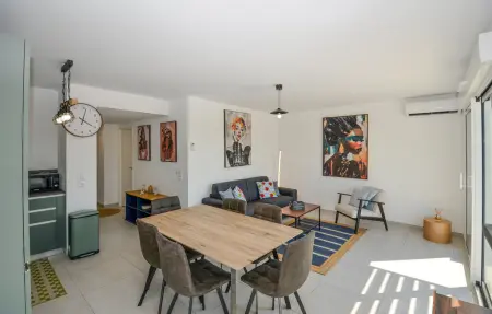 Appartement 2 chambres Cannes, terrasse et vue montagnes : photo 15