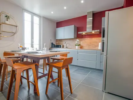 Appartement Art Déco avec balcon et parking à Troyes : photo 3
