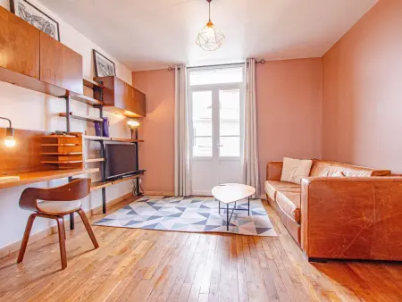 Appartement Art Déco avec balcon et parking à Troyes : photo 7