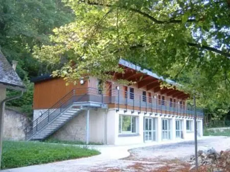 Location gite à Boncourt, Gîte de groupe avec salle polyvalente et parking à Boncourt