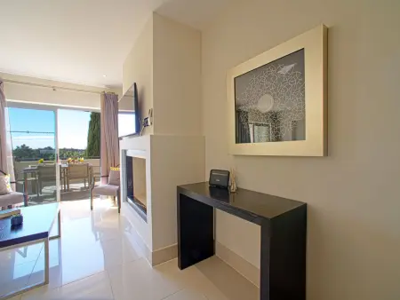 Pine Hills Jade – Apt 3 pièces, terrasse 73 m², piscine : photo 7