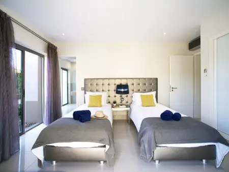 Pine Hills Jade – Apt 3 pièces, terrasse 73 m², piscine : photo 13