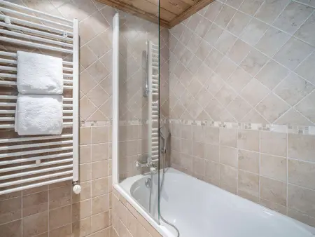 Chalet indépendant à Courchevel 1650 avec sauna, 4 chambres, parking : photo 14