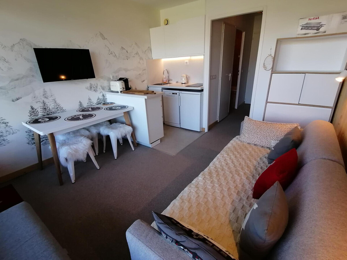 Studio rénové 2025 ski aux pieds, balcon sud-ouest - Photo 2
