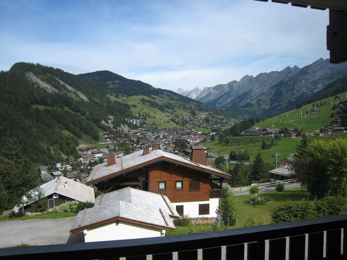 T2 La Clusaz, terrasse vue Aravis et garage - Photo 15