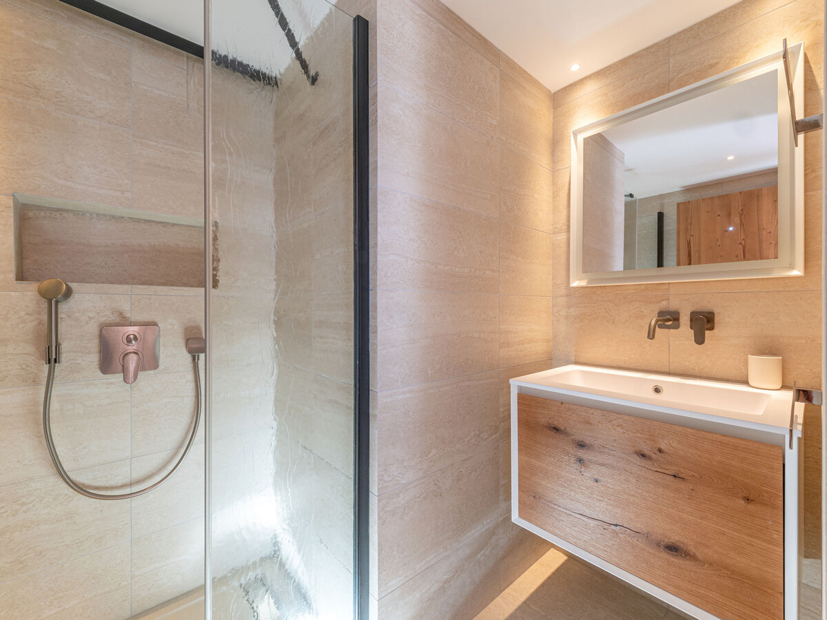 Appartement 4 pièces jacuzzi privé et piscine à Val-d'Isère - Photo 9