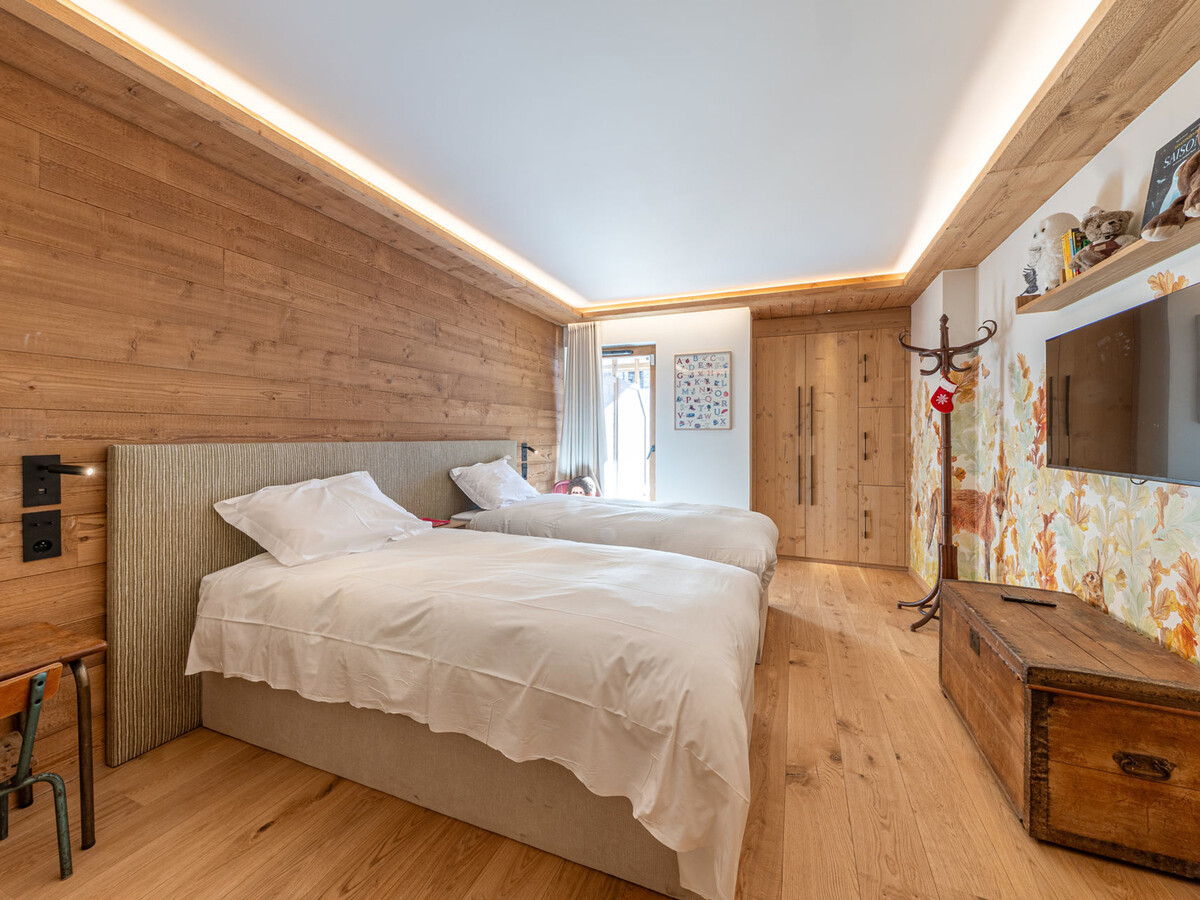 Appartement 4 pièces jacuzzi privé et piscine à Val-d'Isère - Photo 11