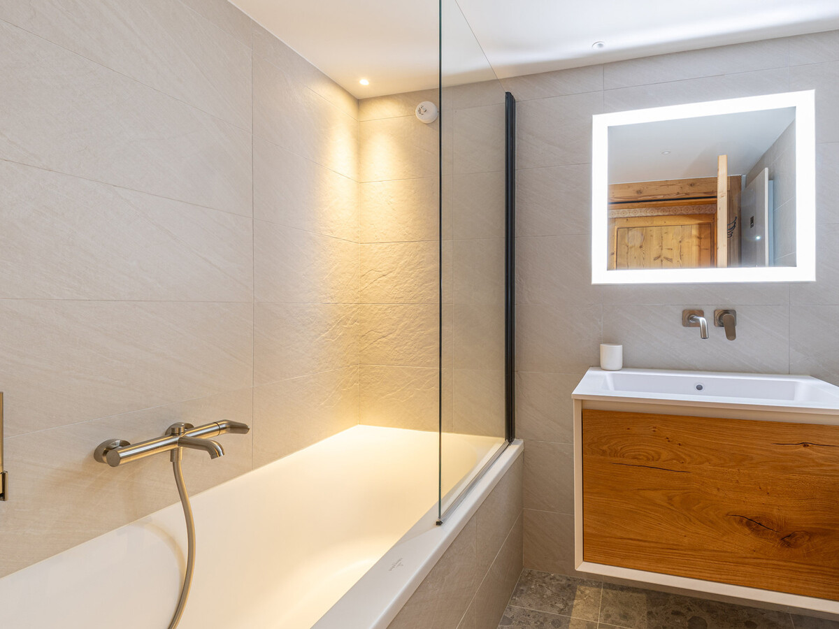 Appartement 4 pièces jacuzzi privé et piscine à Val-d'Isère - Photo 13