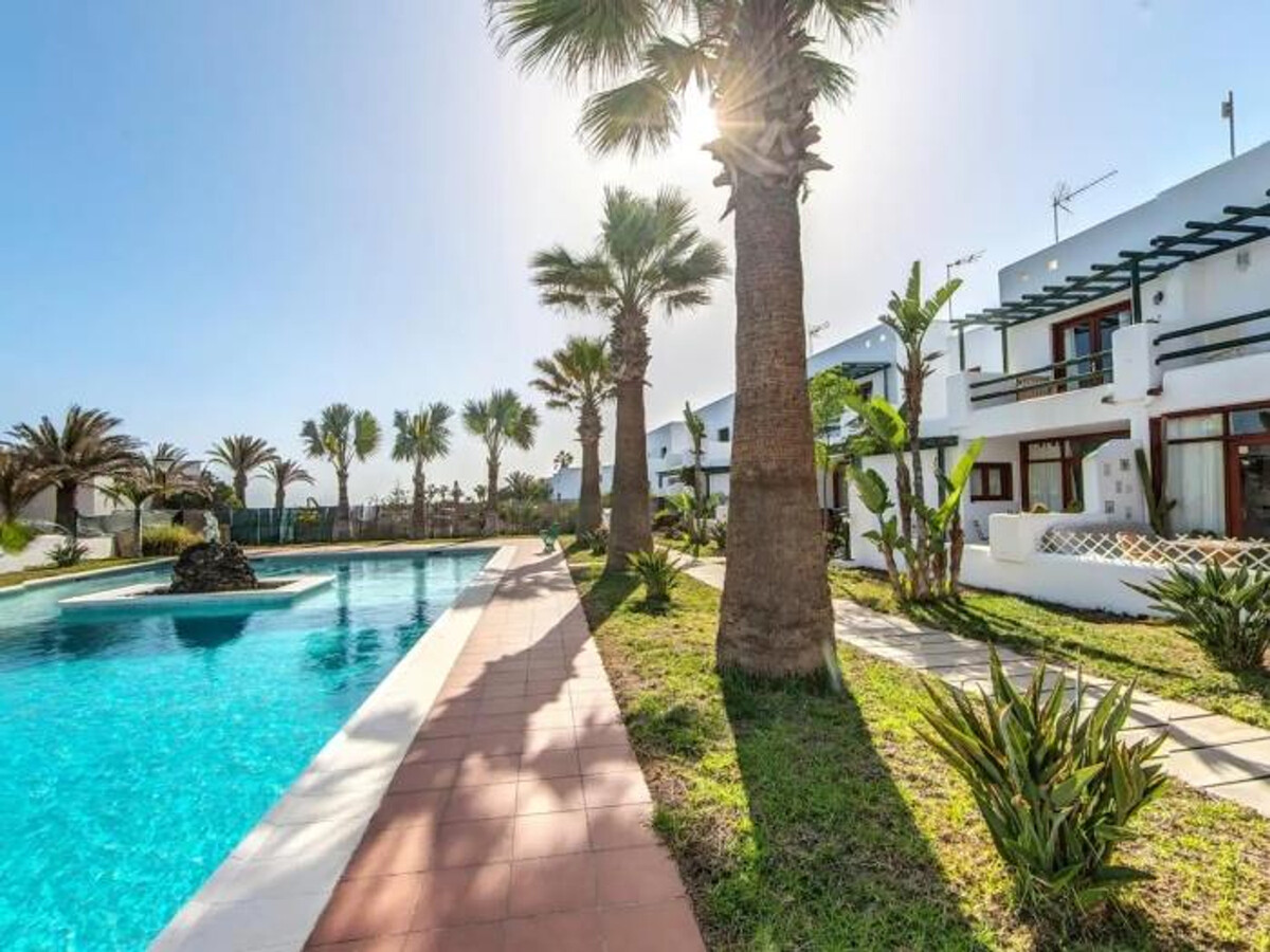 Duplex Charco del Palo, 150m de la mer et piscine - Photo 3