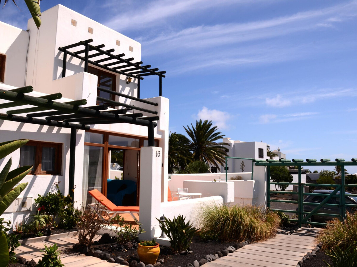 Duplex Charco del Palo, 150m de la mer et piscine - Photo 4