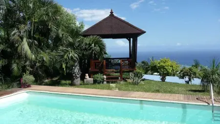 Location appartement à Les Avirons, Appartement convivial avec vue sur la mer