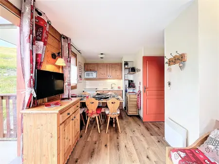 T3 38m² skis aux pieds au Corbier, balcon vue montagne : photo 3