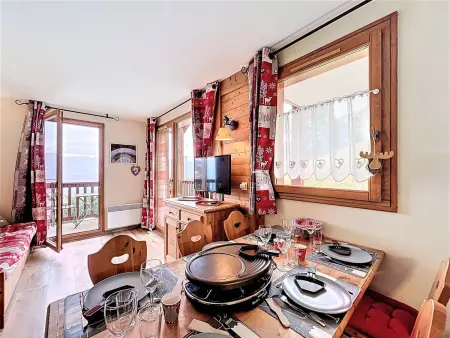 T3 38m² skis aux pieds au Corbier, balcon vue montagne : photo 5