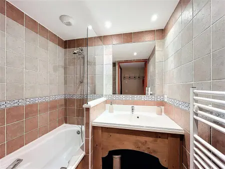 T3 38m² skis aux pieds au Corbier, balcon vue montagne : photo 11