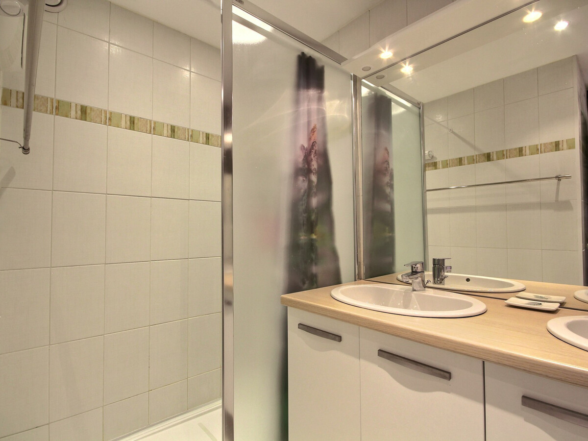Appartement 6 pers, terrasse sud, vue domaine skiable - Photo 9