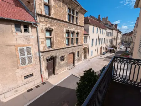 Location gite à Vesoul, Appartement charmant au cœur de Vesoul avec parking privé