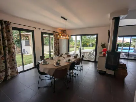 Gîte 10 pers. piscine chauffée, jardin 1600m², animaux OK : photo 8