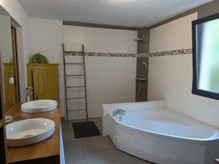 Gîte 10 pers. piscine chauffée, jardin 1600m², animaux OK : photo 25