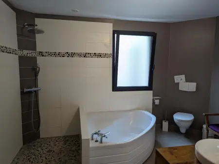 Gîte 10 pers. piscine chauffée, jardin 1600m², animaux OK : photo 26