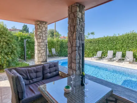 Maison Badi avec piscine privée à Malinska : photo 3