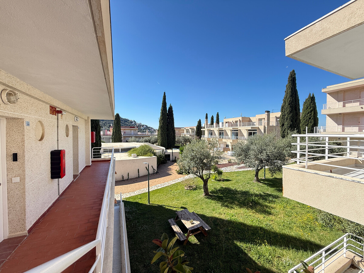 Appartement 4 personnes Roses avec piscine et jardin - Photo 1