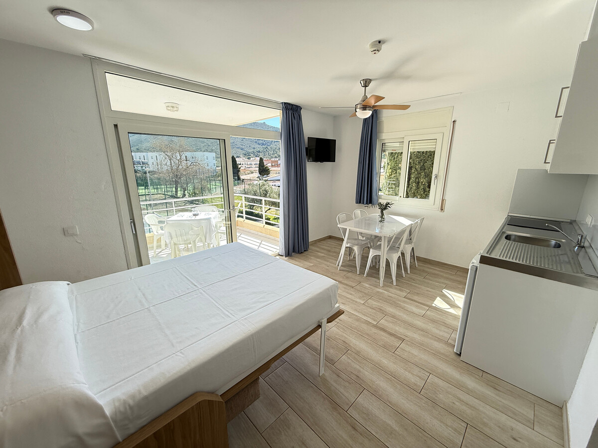 Appartement 4 personnes Roses avec piscine et jardin - Photo 17