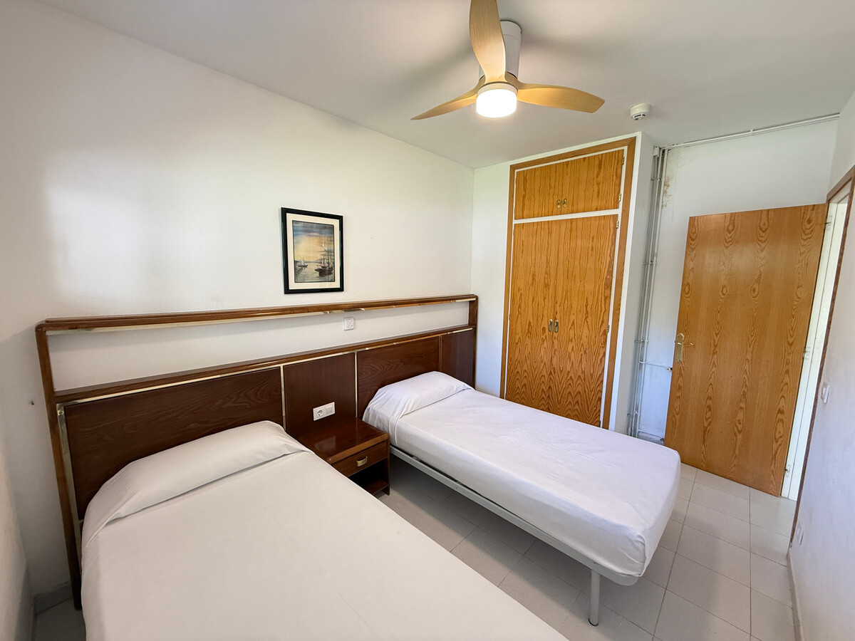 Appartement 4 pers. Roses, jardin et piscine saisonnière - Photo 11