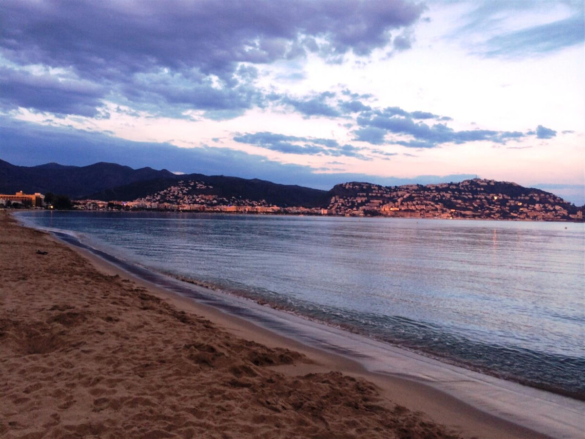Appartement neuf 4 pers. Roses, 2 min de la plage - Photo 15