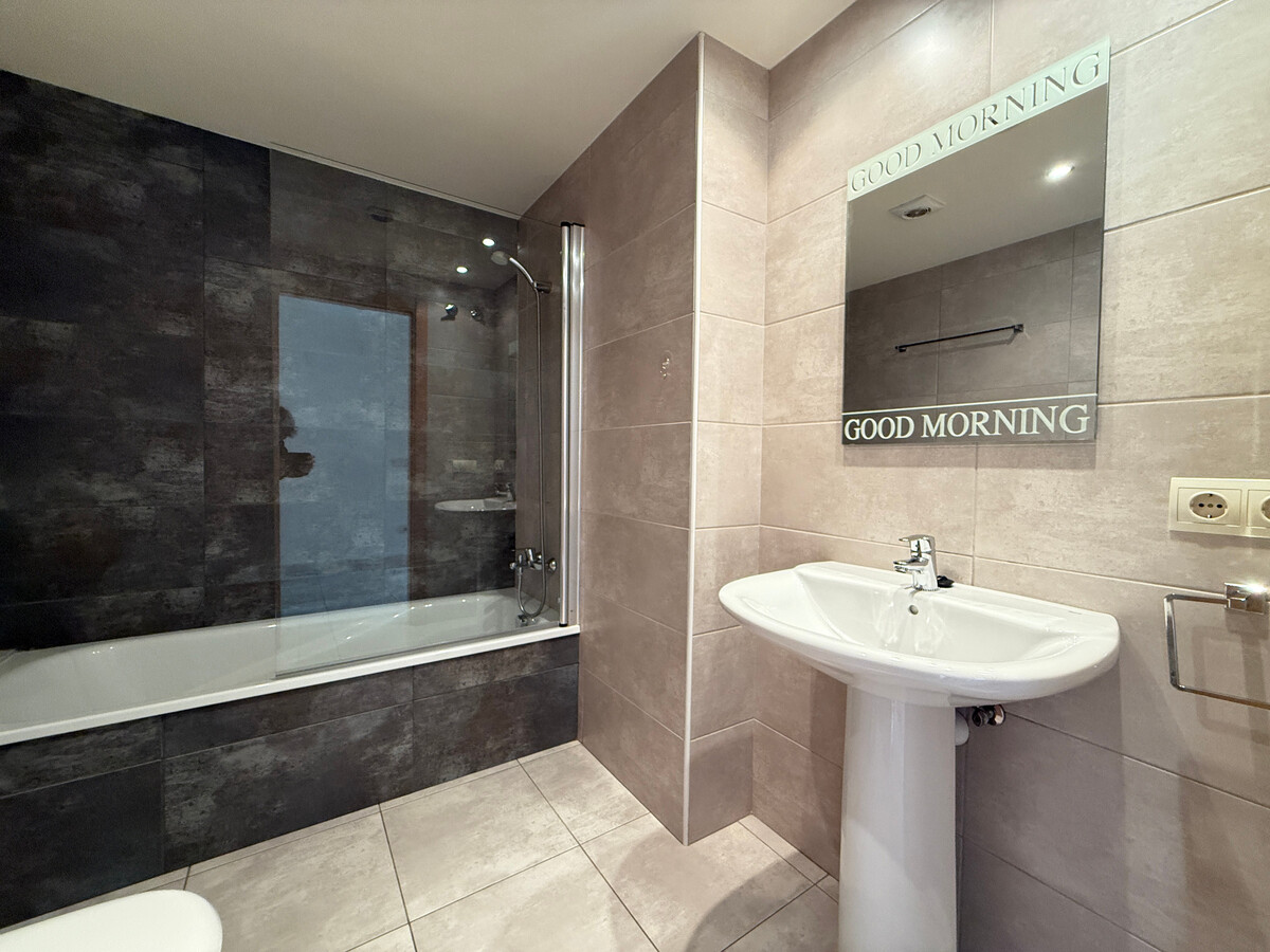 Appartement moderne 4 pers., centre Roses à 100m de la plage - Photo 15
