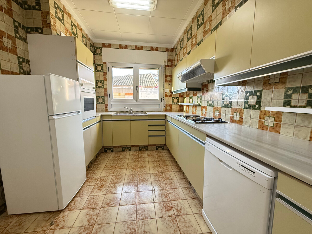 Appartement 8 pers, centre de Roses à 140m de la plage - Photo 12