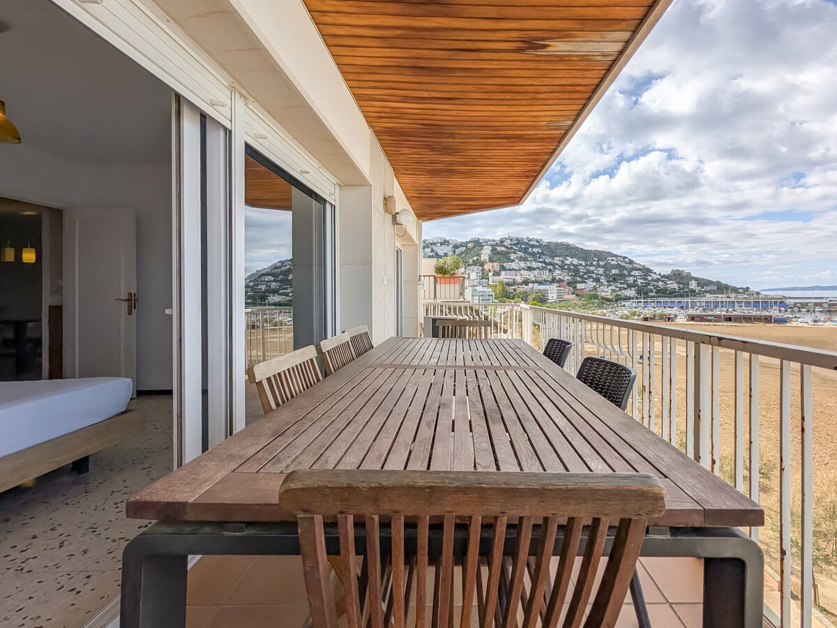 Appartement 8 pers. front de mer à Roses avec terrasse - Photo 2