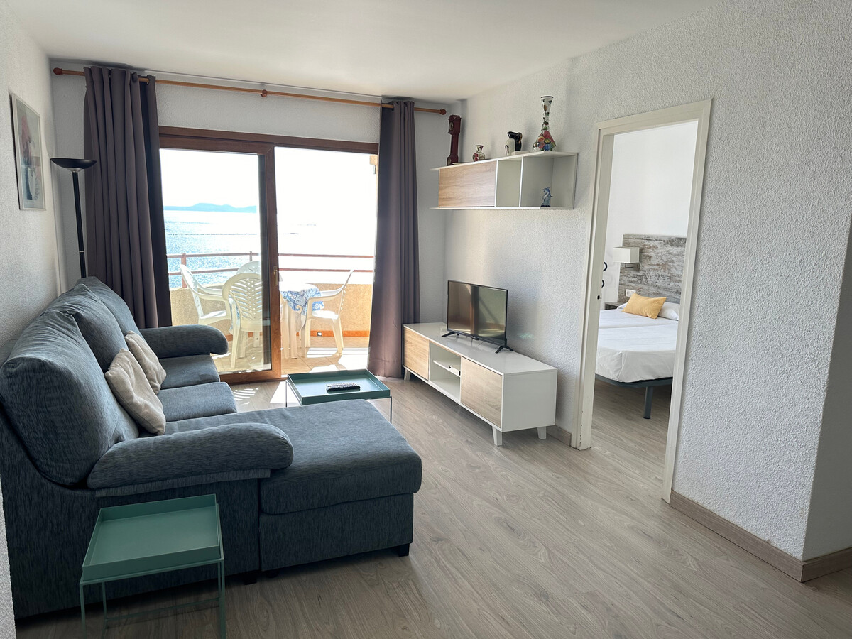 Appartement Roses, terrasse baie et plage à 20m - Photo 1