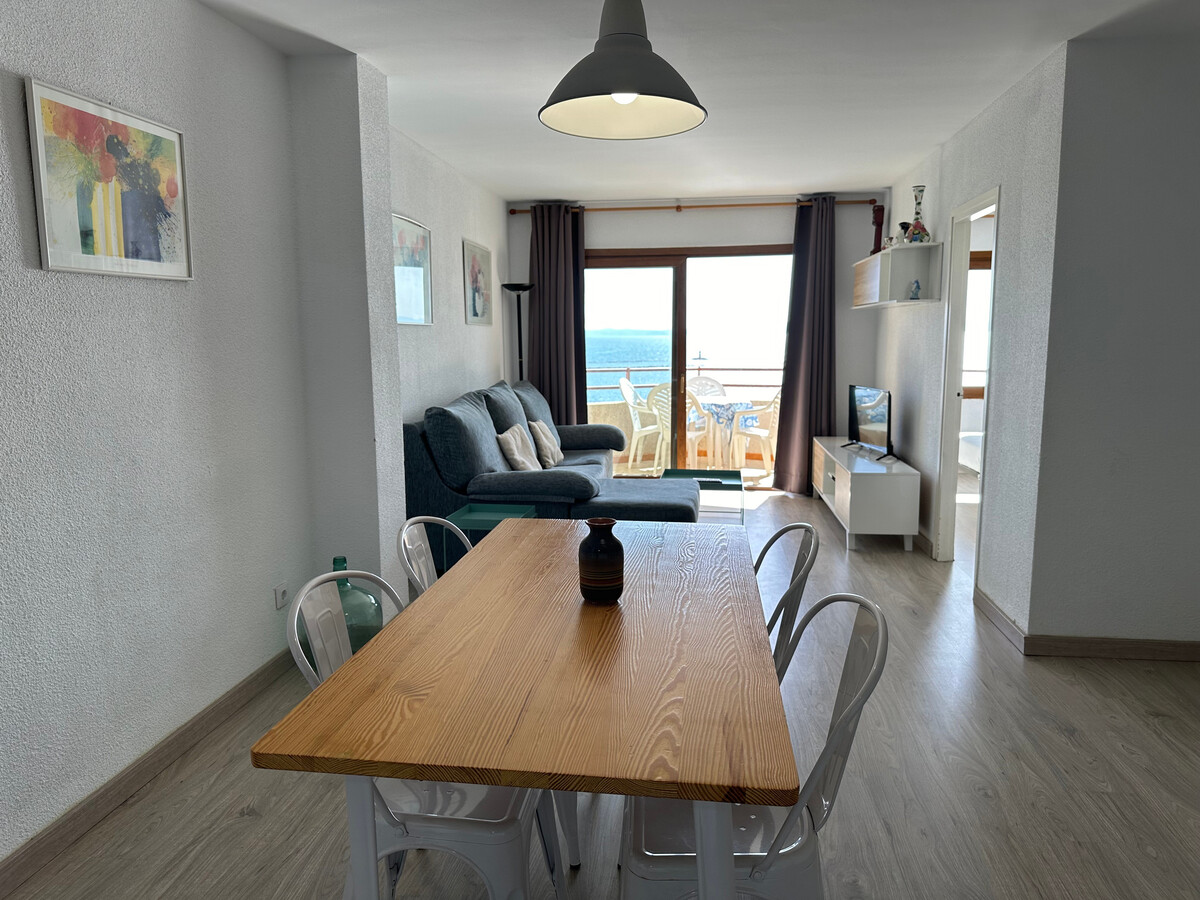 Appartement Roses, terrasse baie et plage à 20m - Photo 2