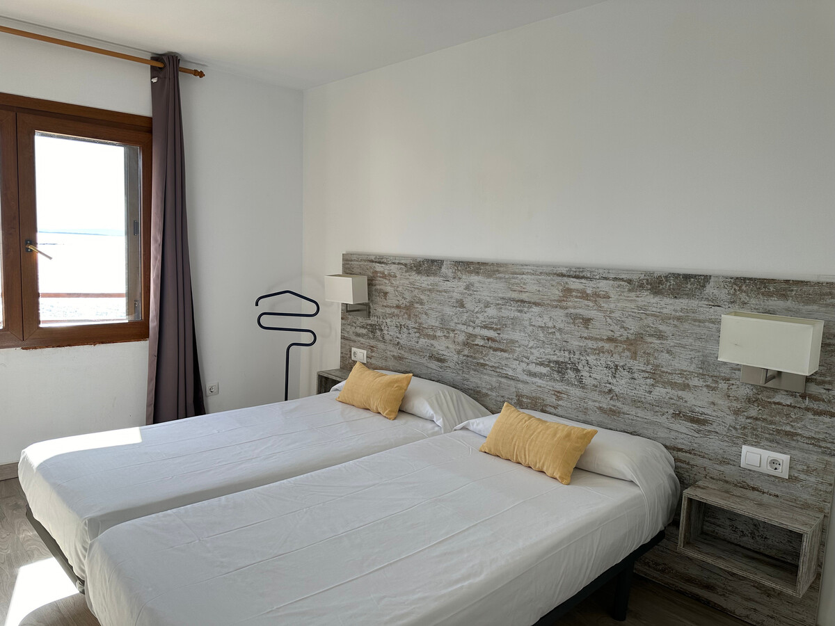 Appartement Roses, terrasse baie et plage à 20m - Photo 8