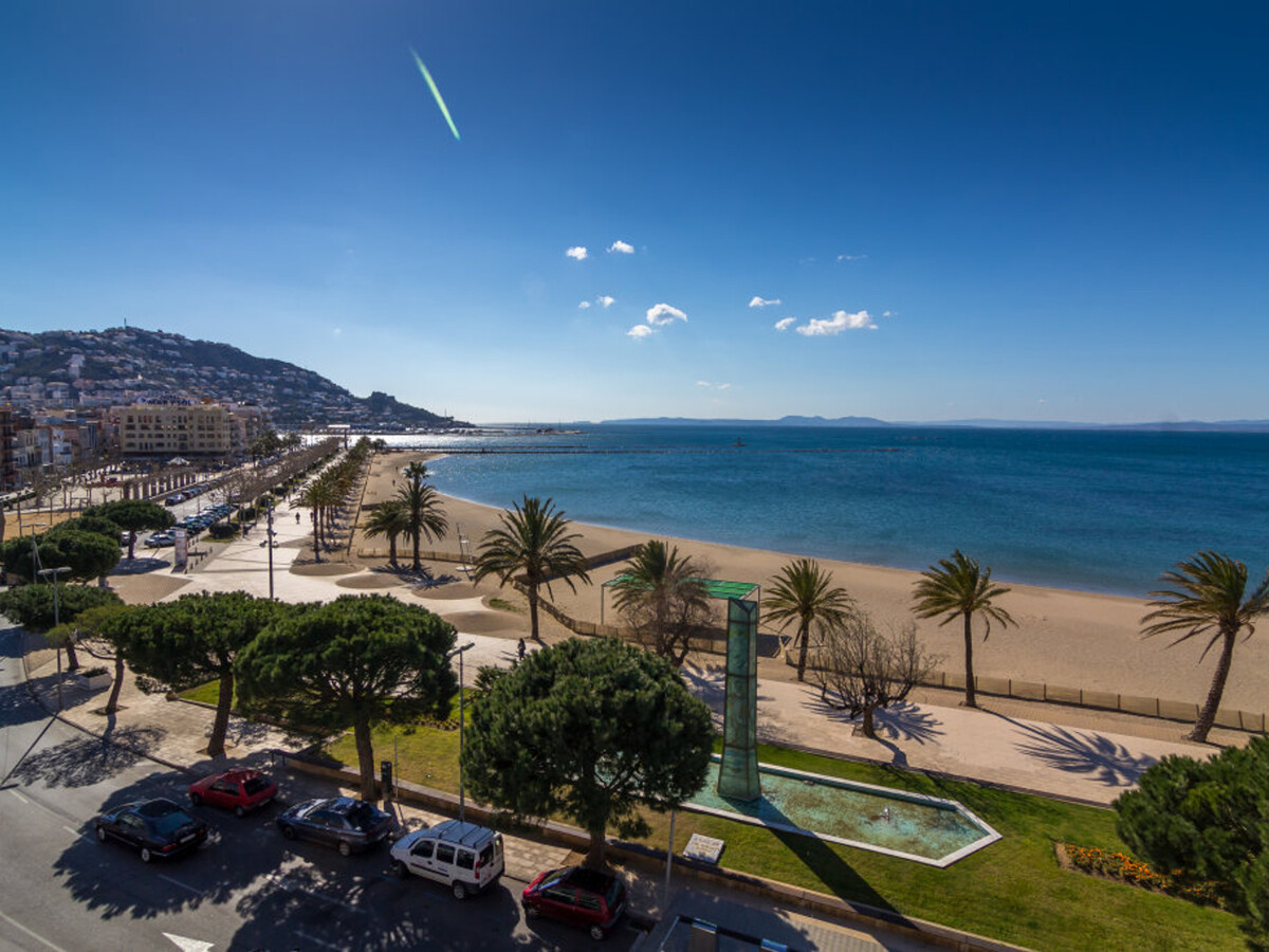 Appartement Roses, terrasse baie et plage à 20m - Photo 9