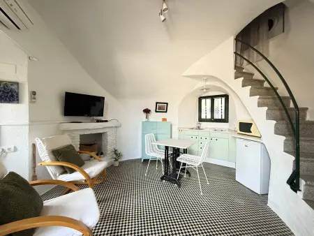 Location appartement à Roses, Charmant Appartement Médiéval Proche Plage à Roses
