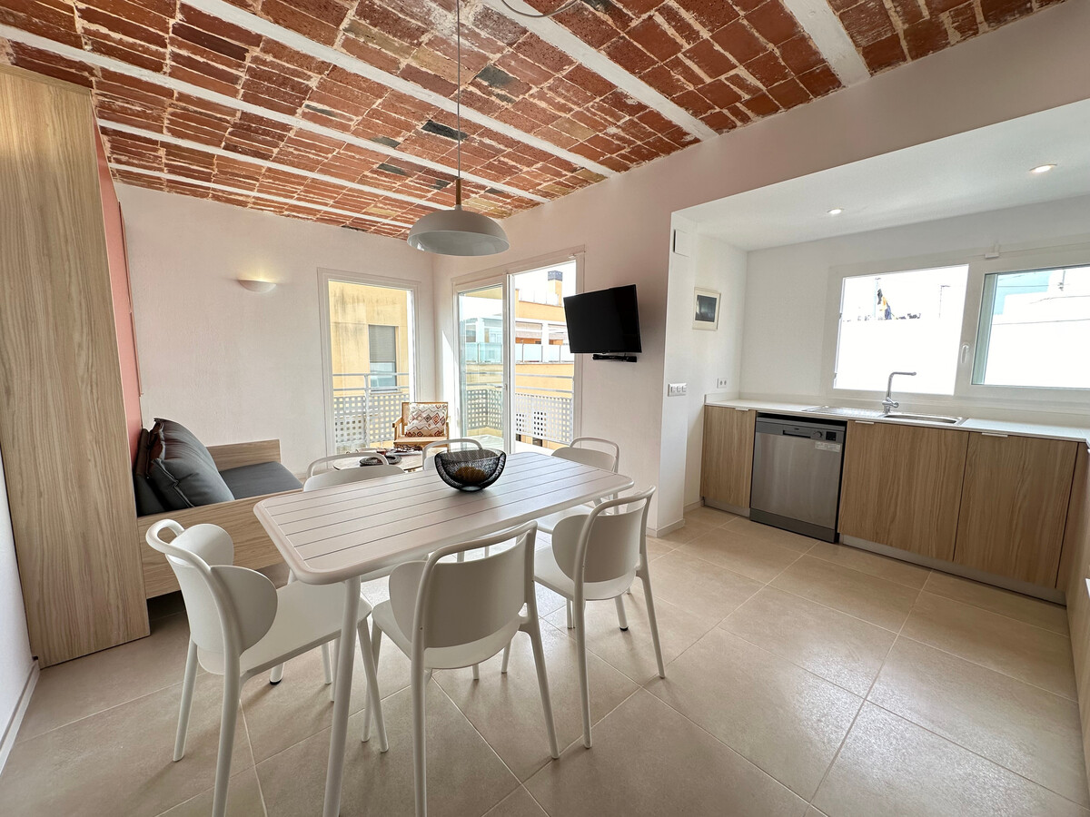 Appartement 6 pers rénové à Roses, plage à 160m - Photo 6