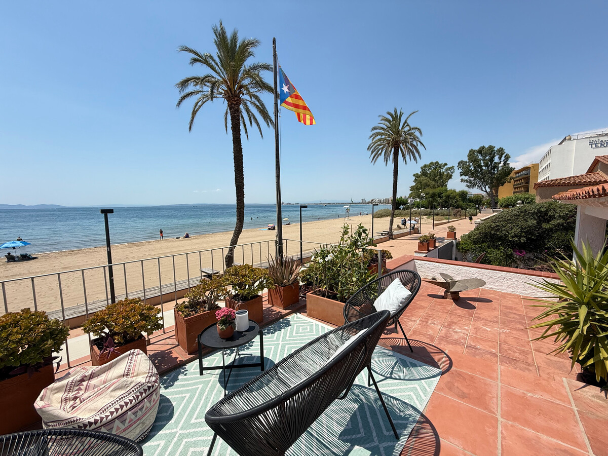 Maison bord de mer à Roses, face à Playa Nova - Photo 1
