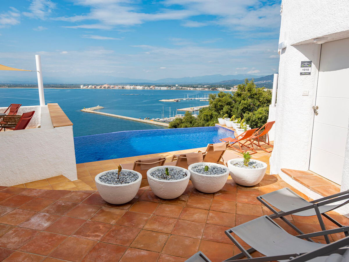 Studio moderne avec terrasse, vue sur la Baie de Roses - Photo 4
