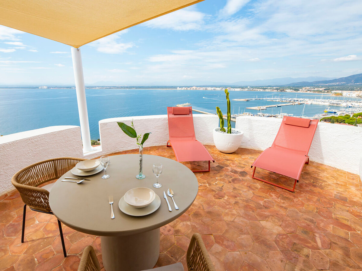 Studio moderne avec terrasse, vue sur la Baie de Roses - Photo 10