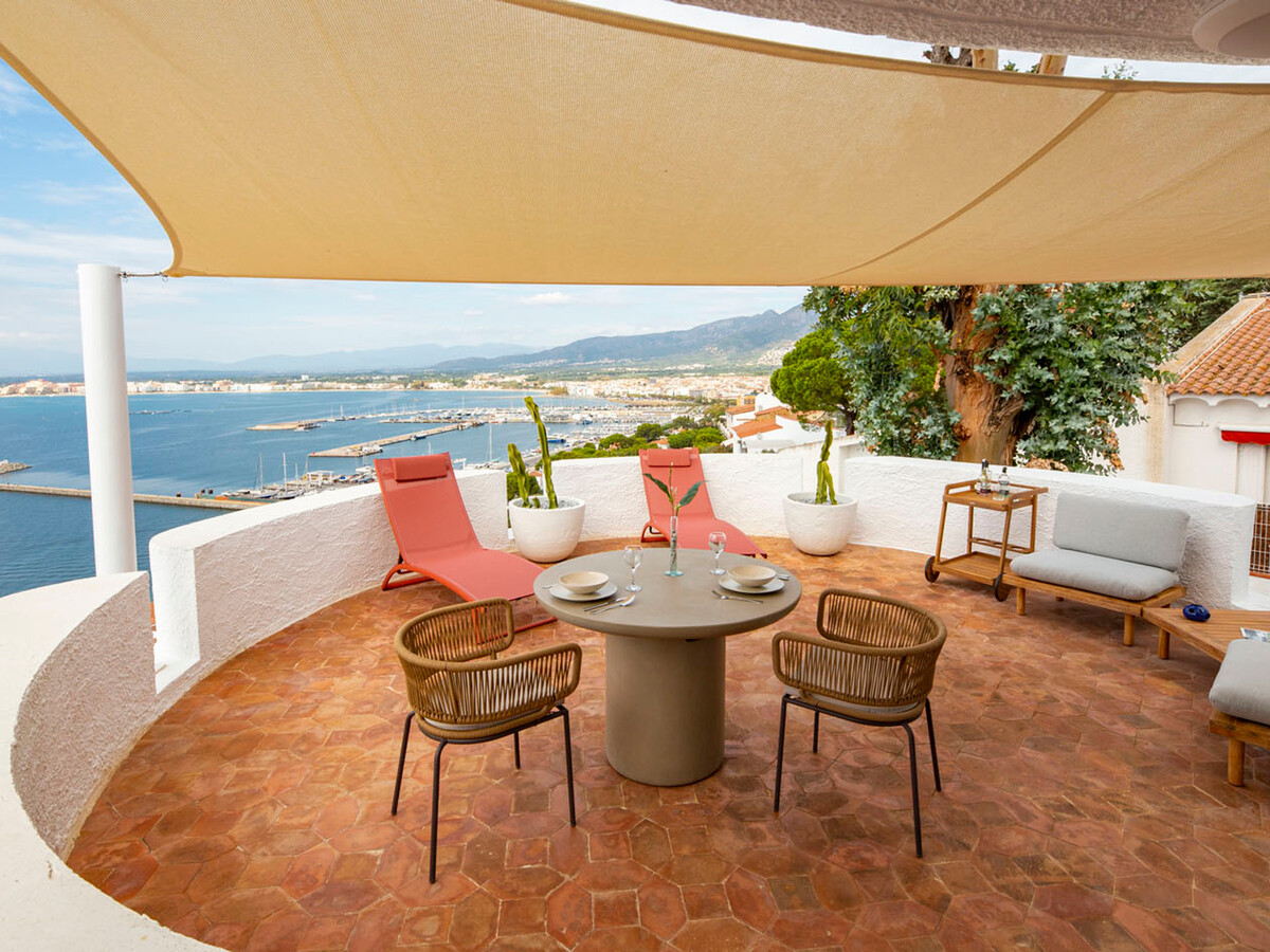 Studio moderne avec terrasse, vue sur la Baie de Roses - Photo 12