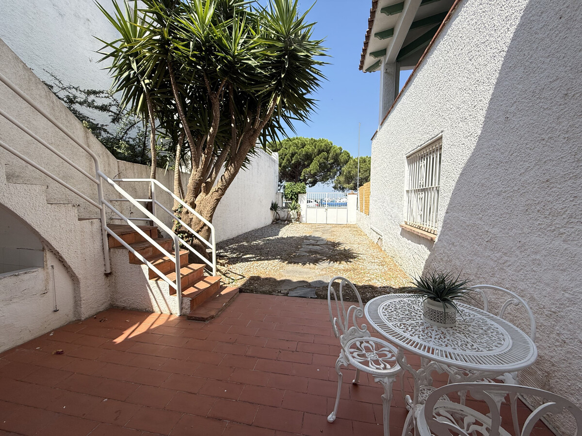 Appartement face au port de Roses - Photo 1