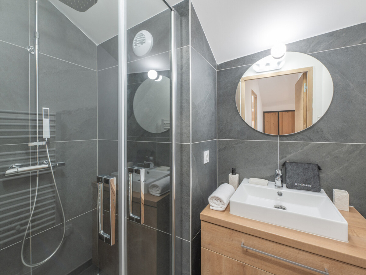 Appartement T4 moderne sous les toits, Alpe d'Huez - Photo 13